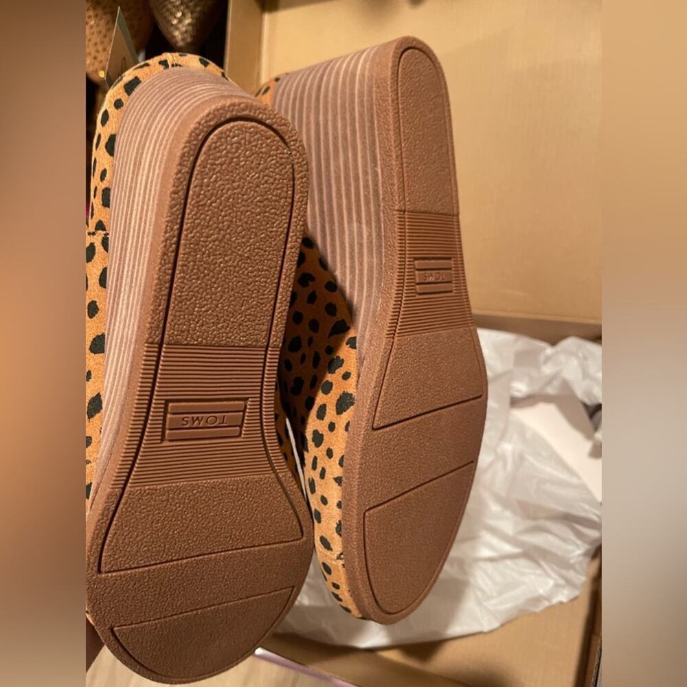 TOMS Kelsey Ankle Boot - Color: Brown Sugar Tiny Cheetah Printed Suede - NWT 9 - Picture 4 of 7